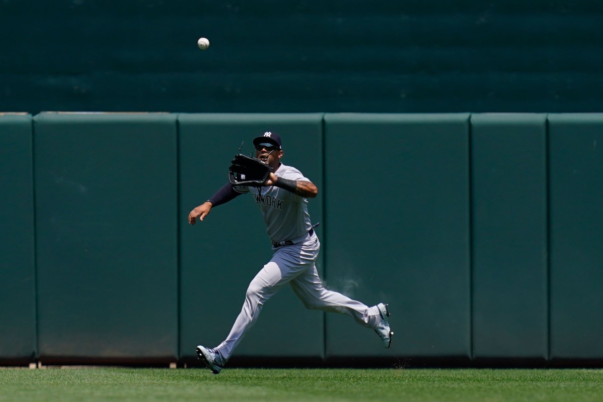 New York Yankees CF Aaron Hicks makes catch