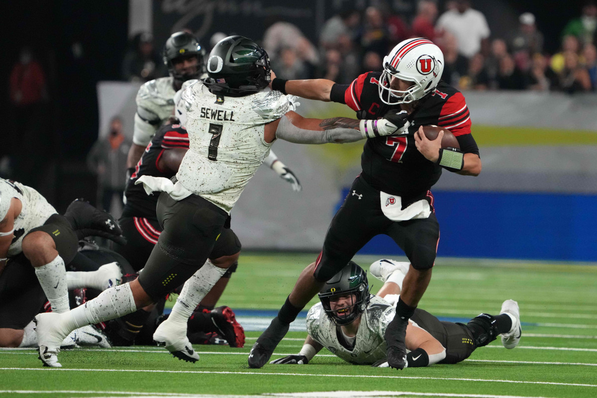 Utah Utes quarterback Cameron Rising (7) is defended by Oregon Ducks linebacker Noah Sewell (1) in the first half during the 2021 Pac-12 Championship Game at Allegiant Stadium.