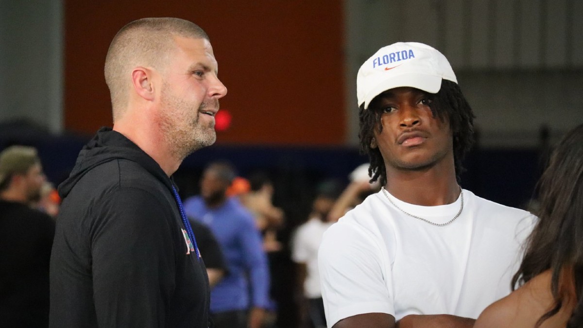 Billy Napier and Aaron Gates during a UF recruiting camp in 2022.
