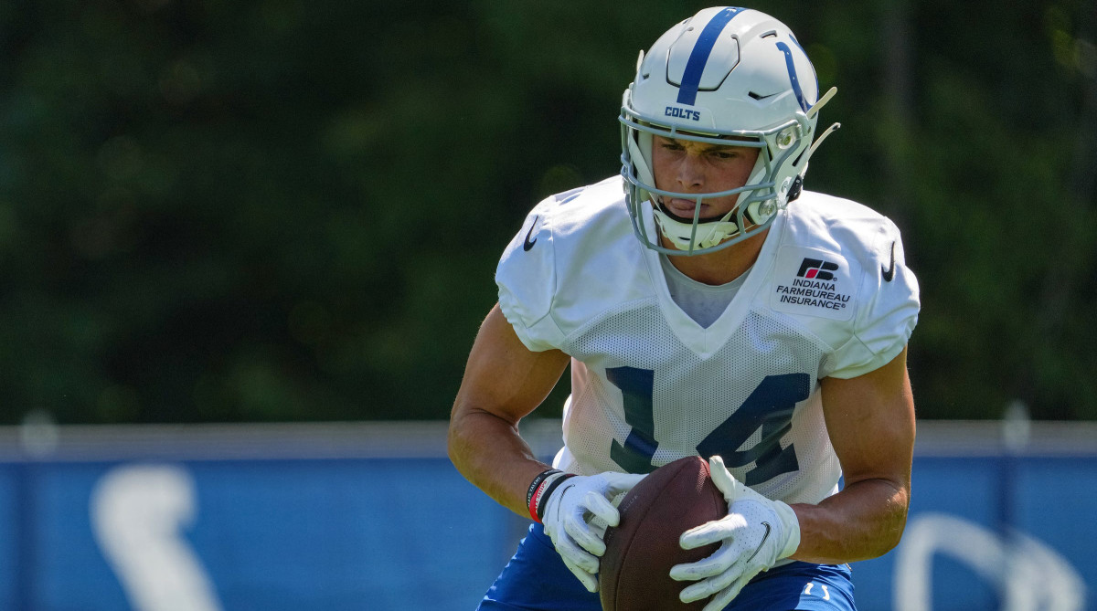 Alec Pierce catching a pass during Colts camp.