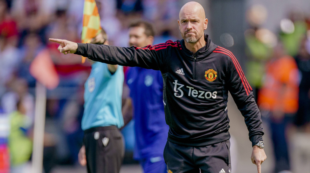 Erik ten Hag coaching for Manchester United