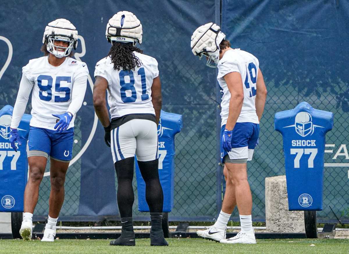 Drew Ogletree (85) runs drills with team mates during the Indianapolis Colts mandatory mini training camp on Wednesday, May 8, 2022, at the Indiana Farm Bureau Football Center in Indianapolis.