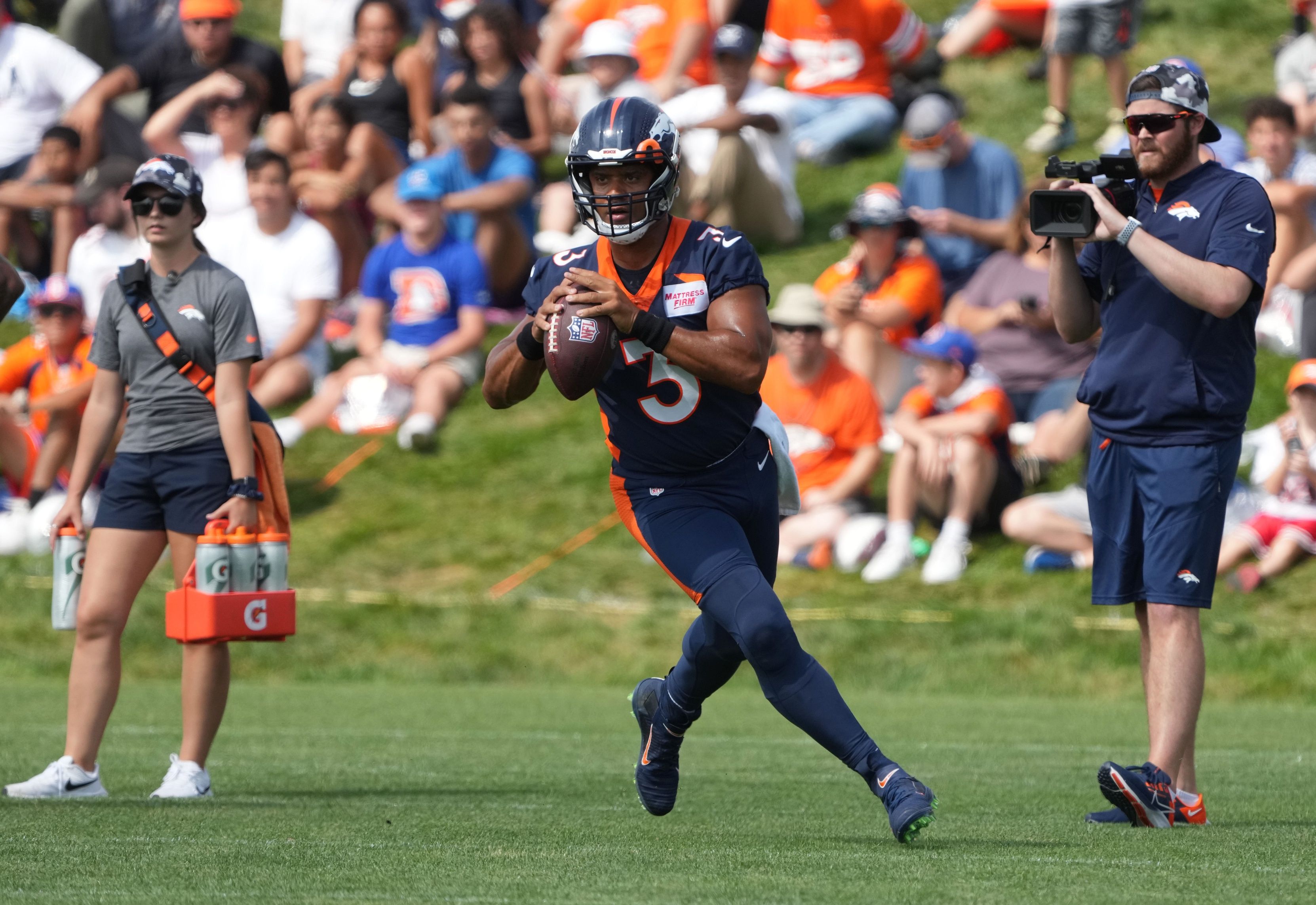 Denver Broncos Training Camp Notebook | Day 8: Russell Wilson Continues to Mythbust Critics - Sports Illustrated Mile High Huddle: Denver Broncos News, Analysis and More - Vimarsana News