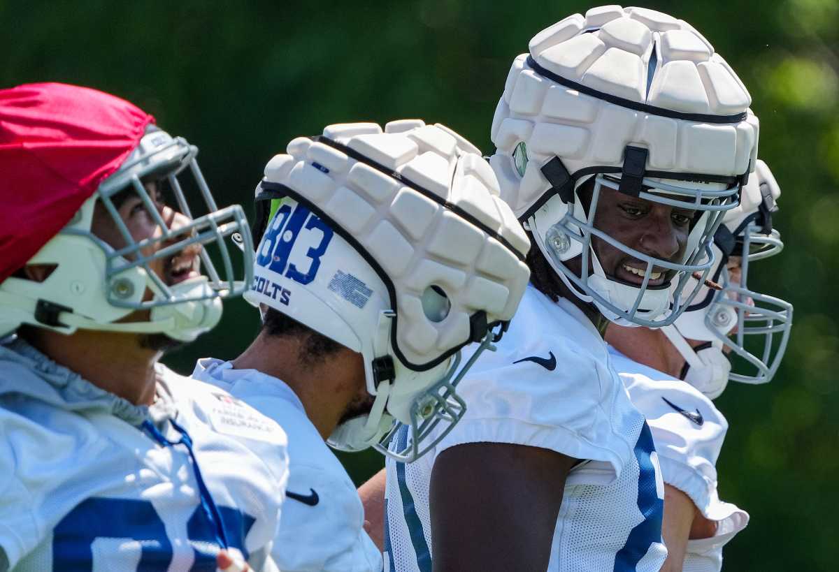 Indianapolis Colts tight end Jelani Woods (80) (right) talks with teammates during training camp Thursday, July 28, 2022, at Grand Park Sports Campus in Westfield, Ind. Indianapolis Colts Training Camp Nfl Thursday July 28 2022 At Grand Park Sports Campus In Westfield Ind