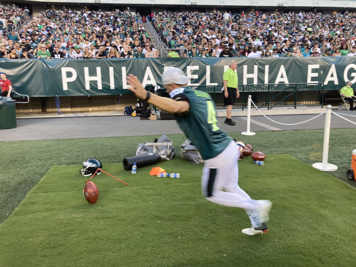 Jake Elliott warms up during open practice at the Linc