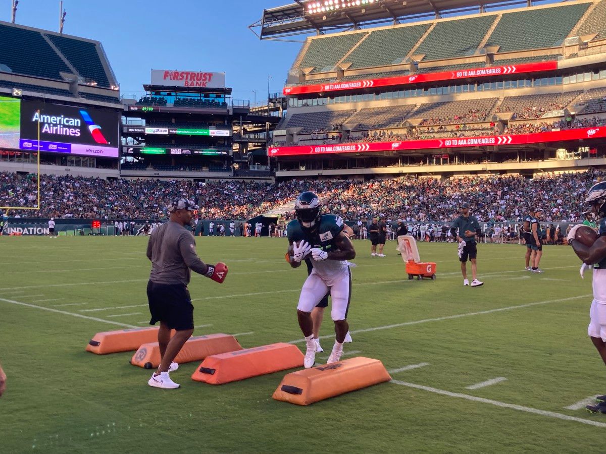 Miles Sanders in RB drills
