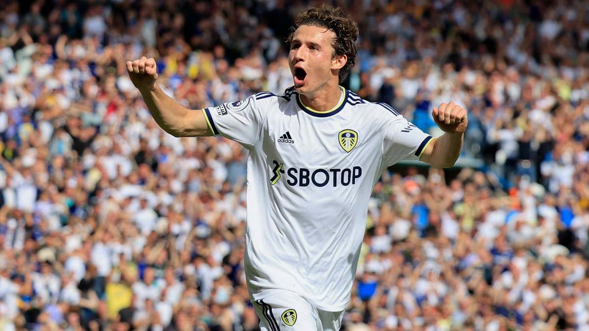 Brenden Aaronson celebrates a Leeds United goal