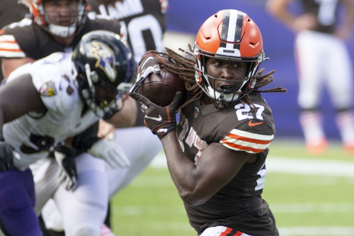 Cleveland Browns running back Kareem Hunt (27) catches a pass against the Baltimore Ravens. Mandatory Credit: Leah Stauffer-USA TODAY