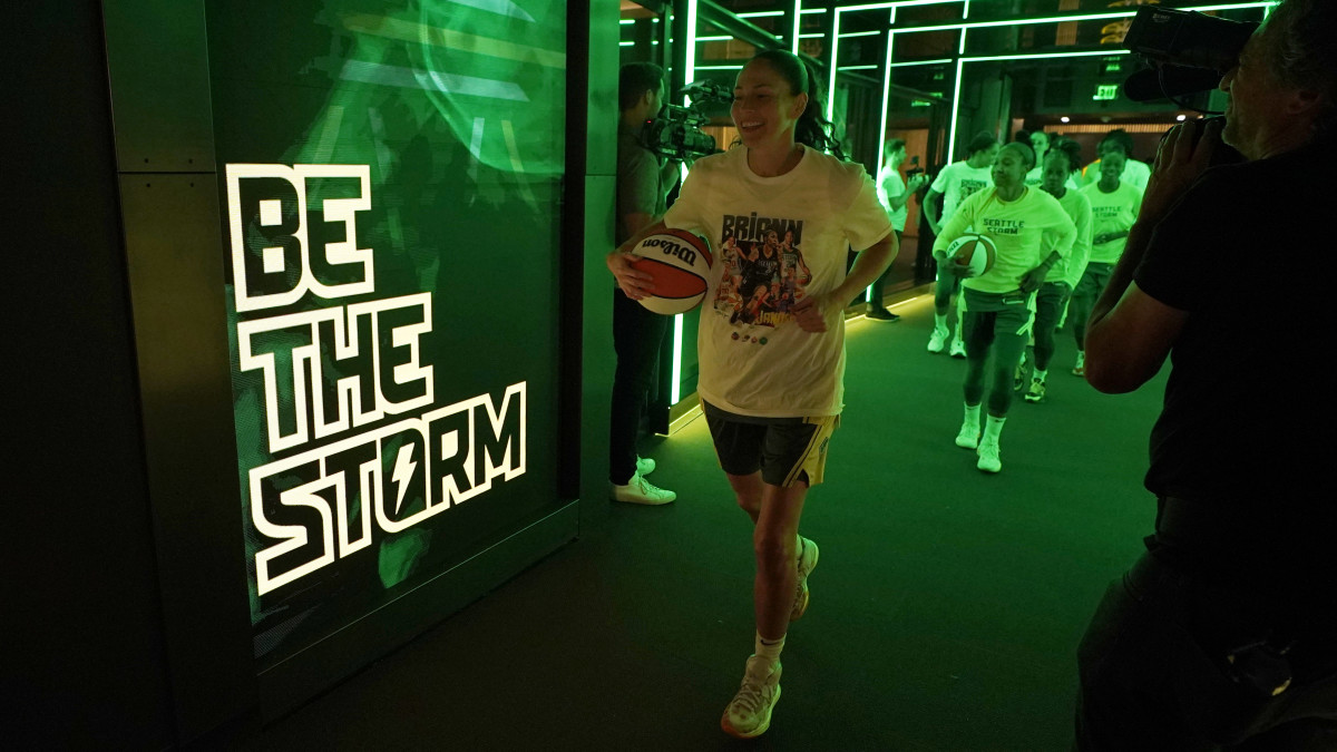 Sue Bird Seattle Storm draw sellout crowd for final home game Sports