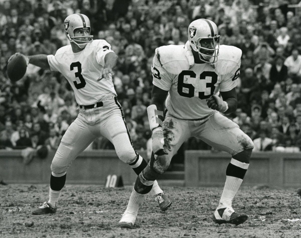 Gene Upshaw vs. Art Thoms was an annual replay at Raiders training camp - Sports Illustrated Las Vegas Raiders News, Analysis and More - Vimarsana News