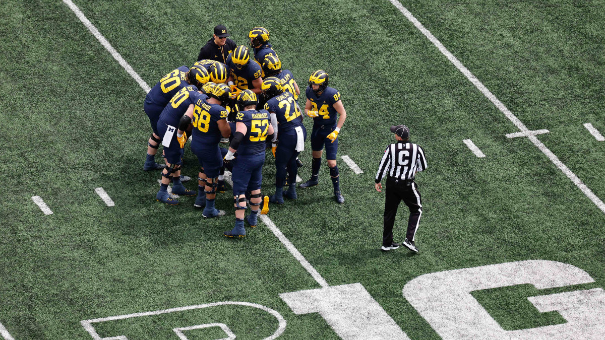 Michigan players huddle during the Wolverines’ spring game