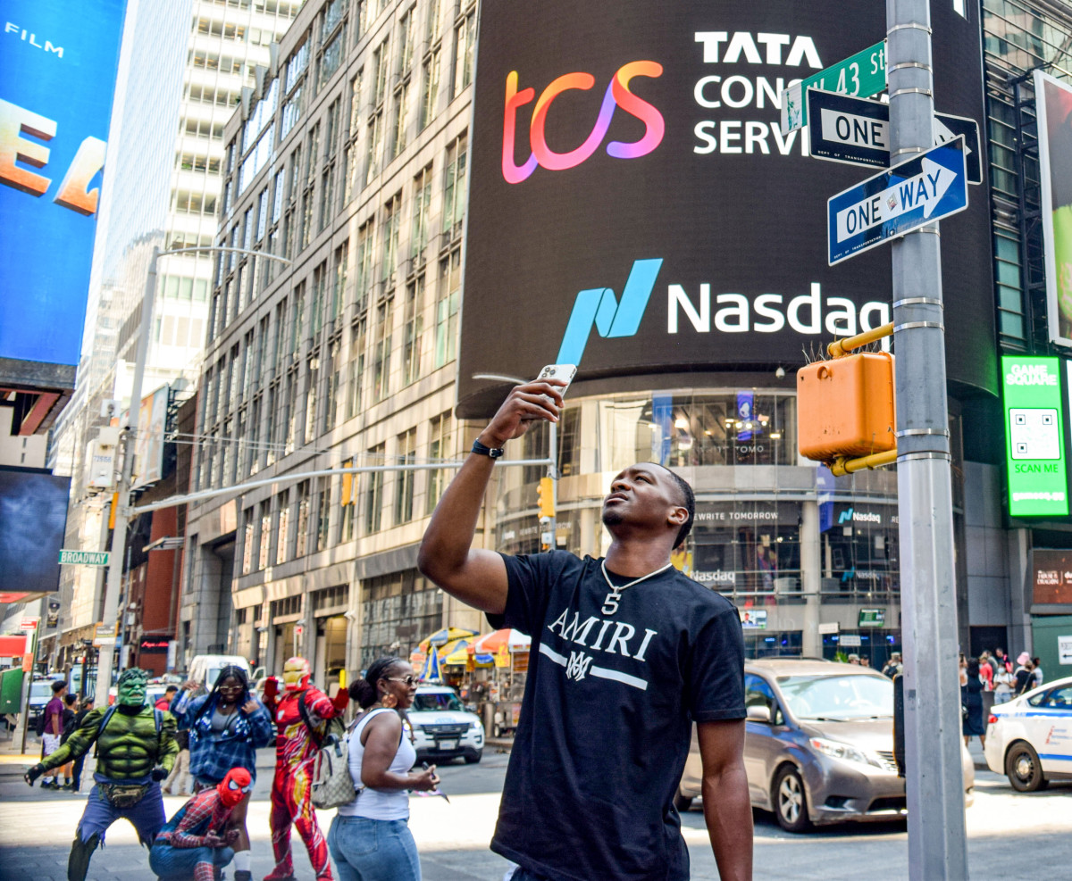 Hendon Hooker looks around Times Square