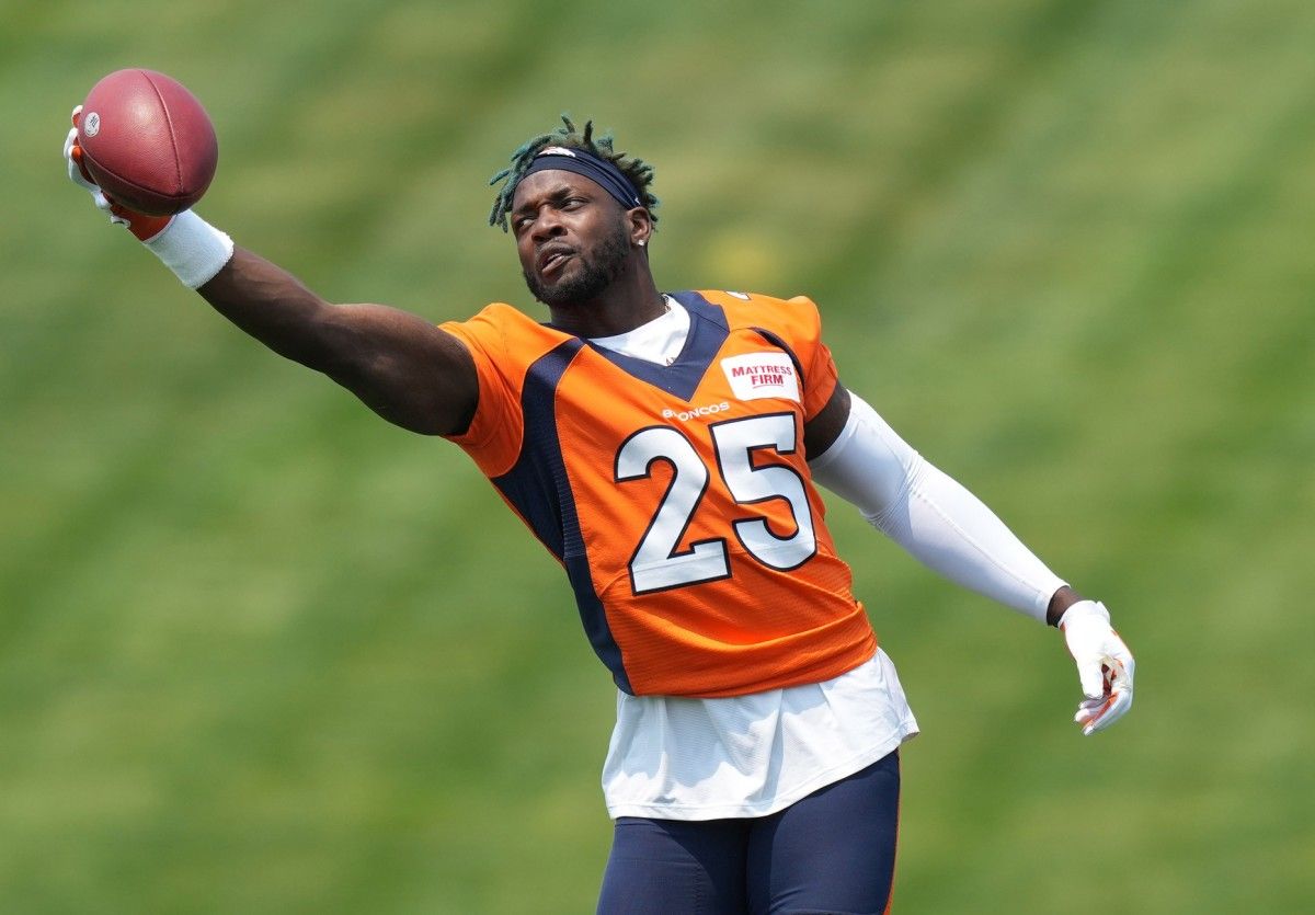Denver Broncos running back Melvin Gordon (25) during mini camp drills at the UCHealth Training Center.