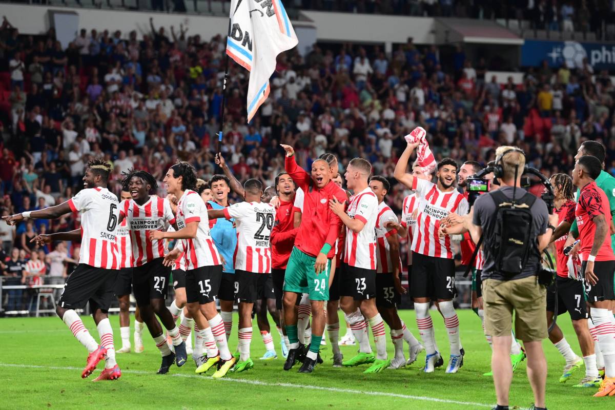 PSV Eindhoven's players pictured celebrating after beating Monaco 4-3 on aggregate to progress to the Champions League play-off round in August 2022