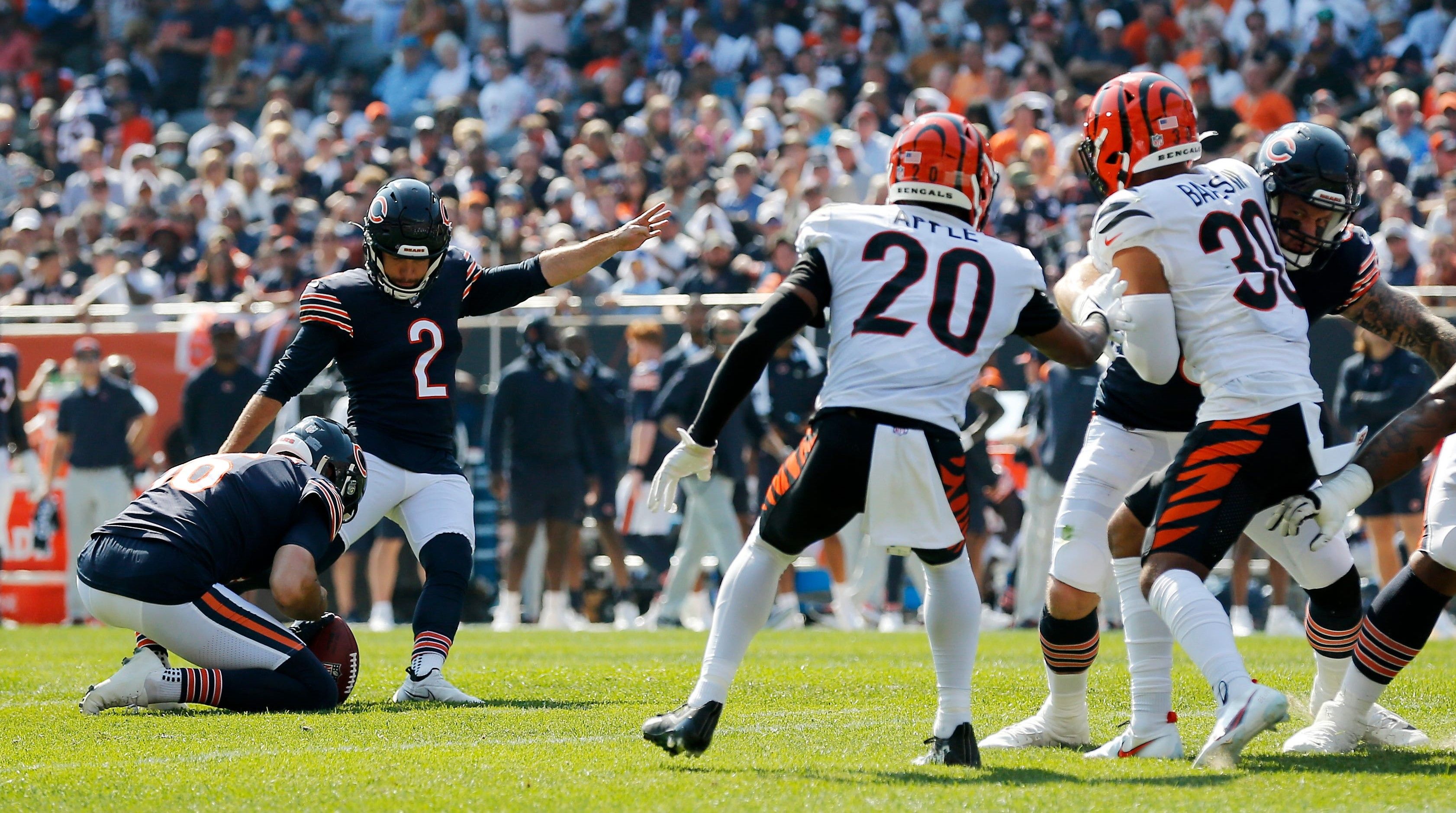 Cairo Santos kicks around the Soldier Field turf - Sports Illustrated Chicago Bears News, Analysis and More - Vimarsana News