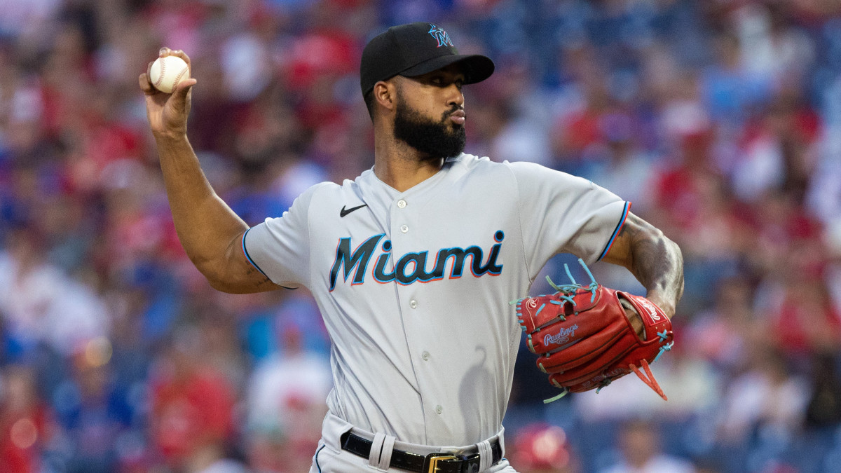 Sandy Alcantara delivers a pitch vs. the Phillies