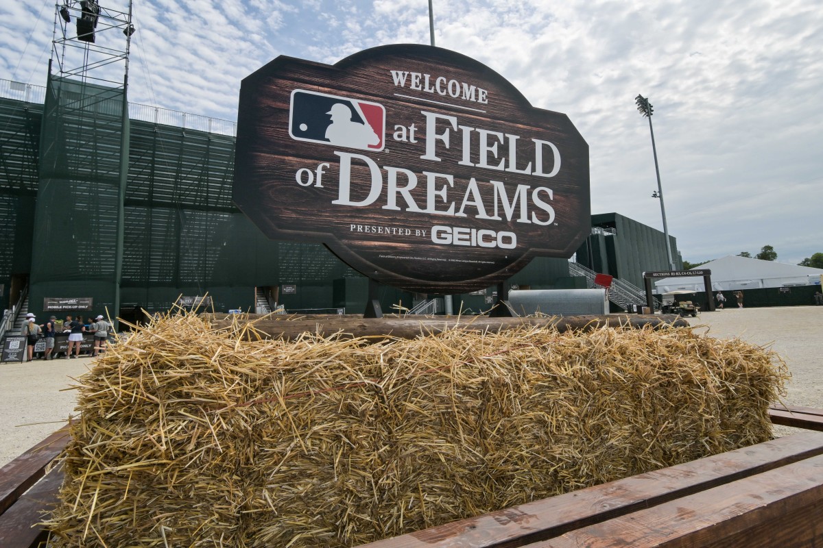 PHOTO GALLERY Pictures from the Cincinnati Reds and Chicago Cubs