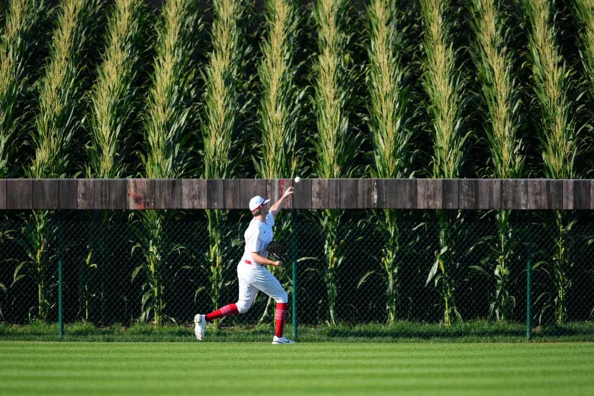 Cincinnati Reds starting pitcher Nick Lodolo (40) warms up in the outfield before a game against the Chicago Cubs, Thursday, Aug. 11, 2022, at the MLB Field of Dreams stadium in Dyersville, Iowa.