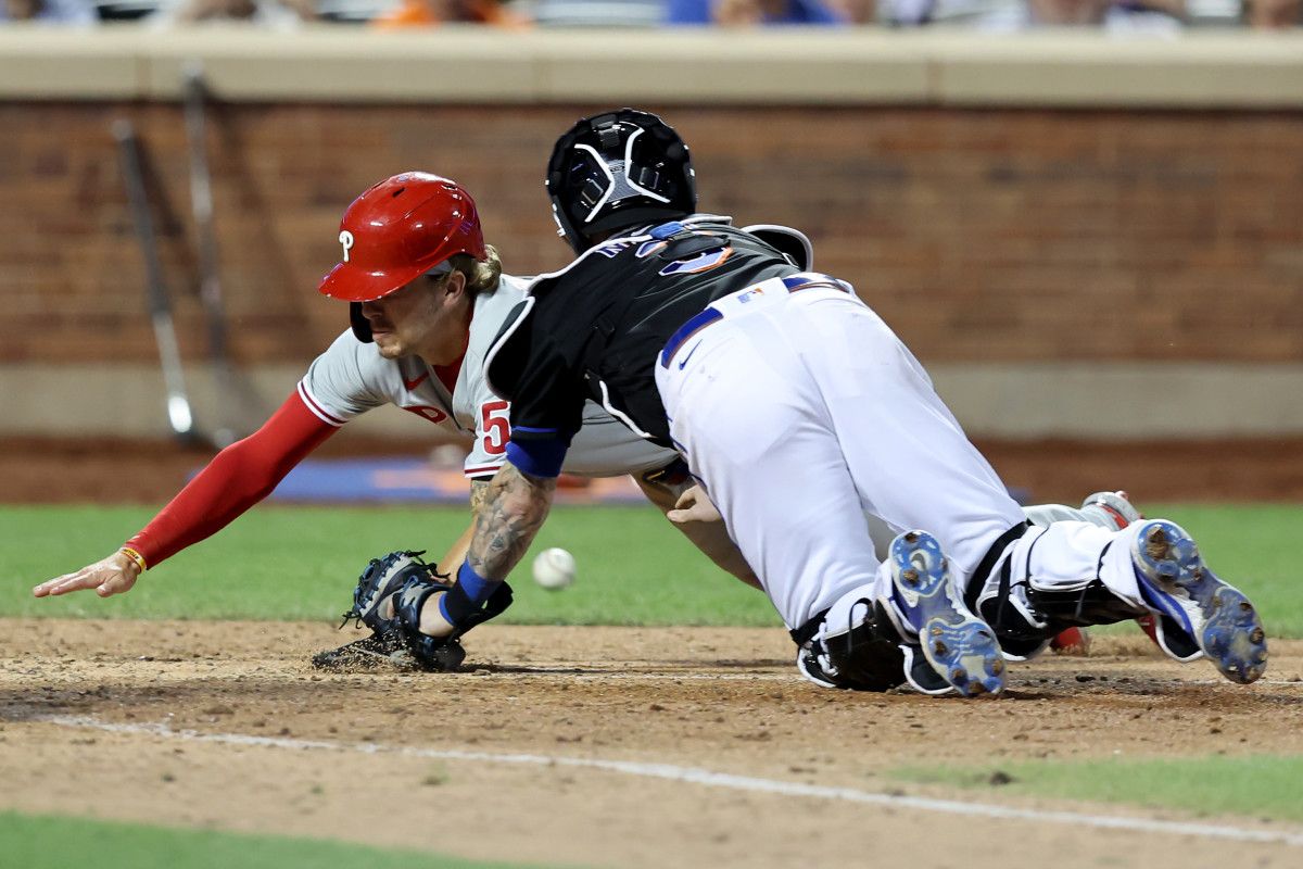 Stott scores the go-ahead run in Friday's thrilling win over the New York Mets.