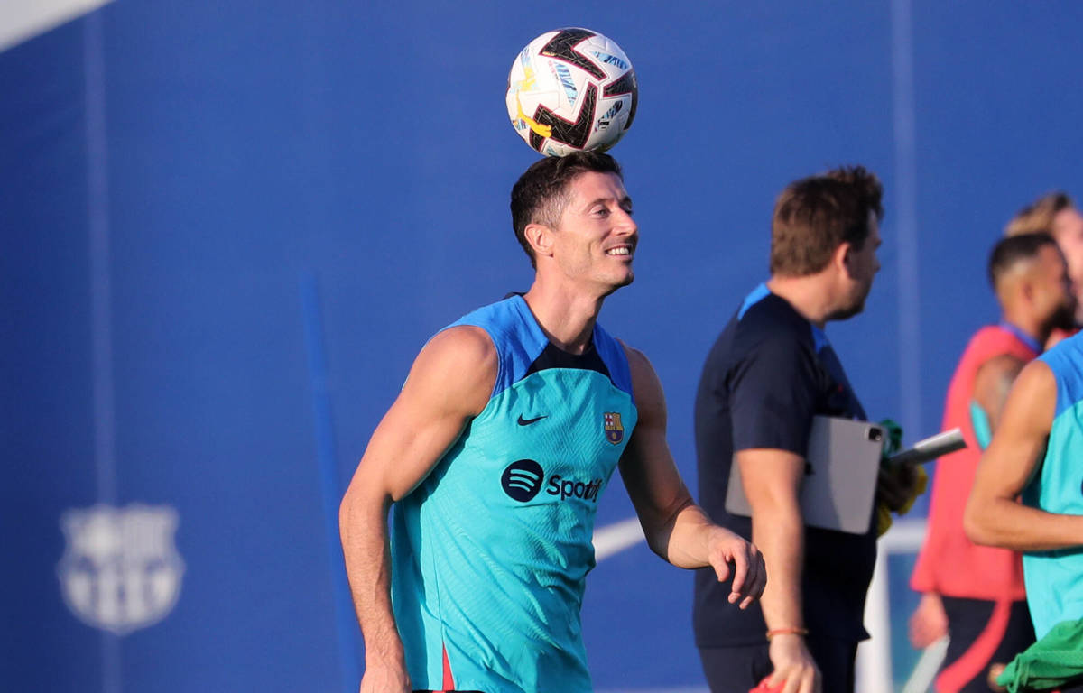 Robert Lewandowski pictured in Barcelona training ahead of his La Liga debut in August 2022