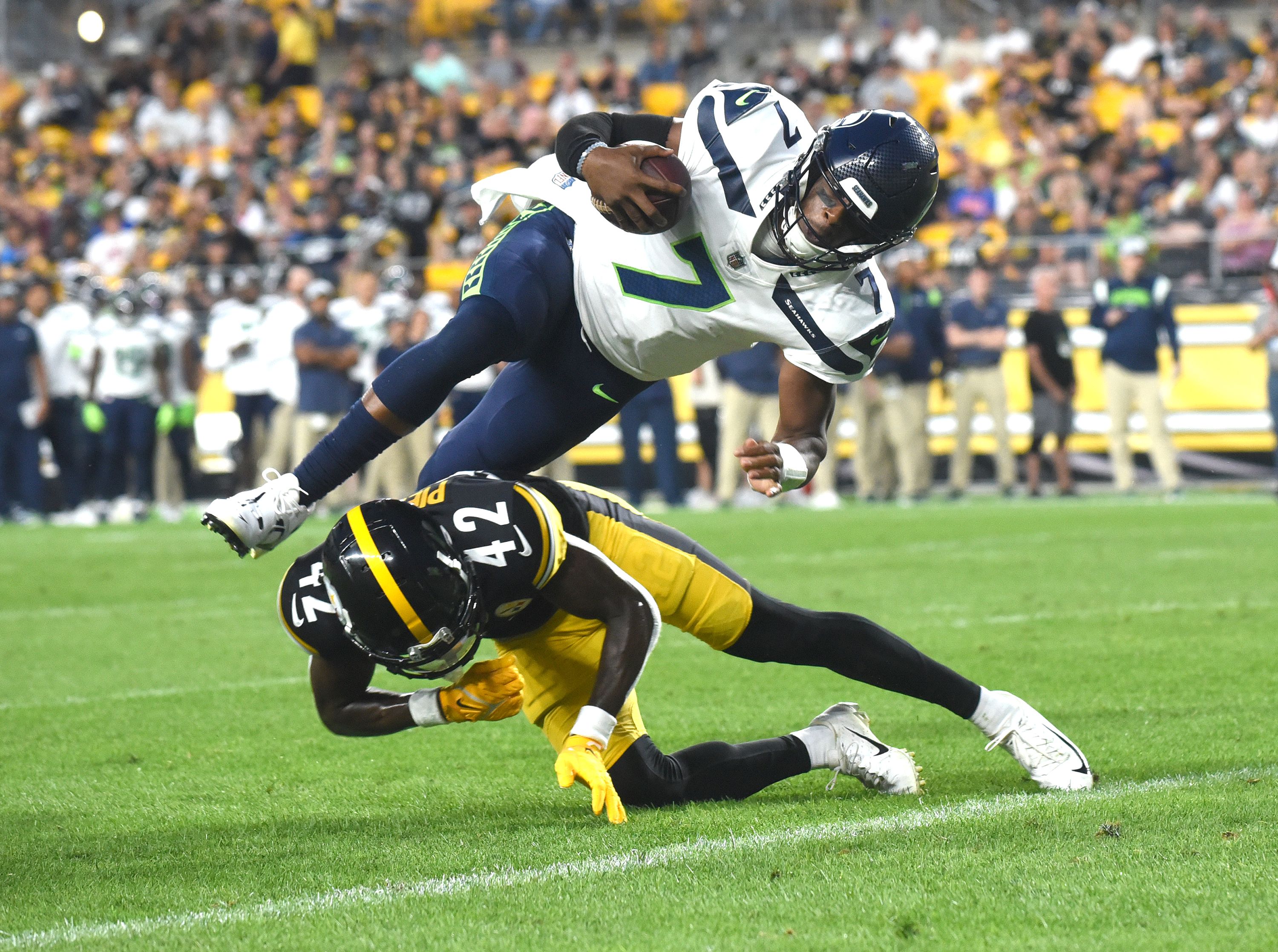 Geno Smith vs. Drew Lock: Which Seattle Seahawks QB Takes the Preseason Lead? - Sports Illustrated Seattle Seahawks News, Analysis and More - Vimarsana News
