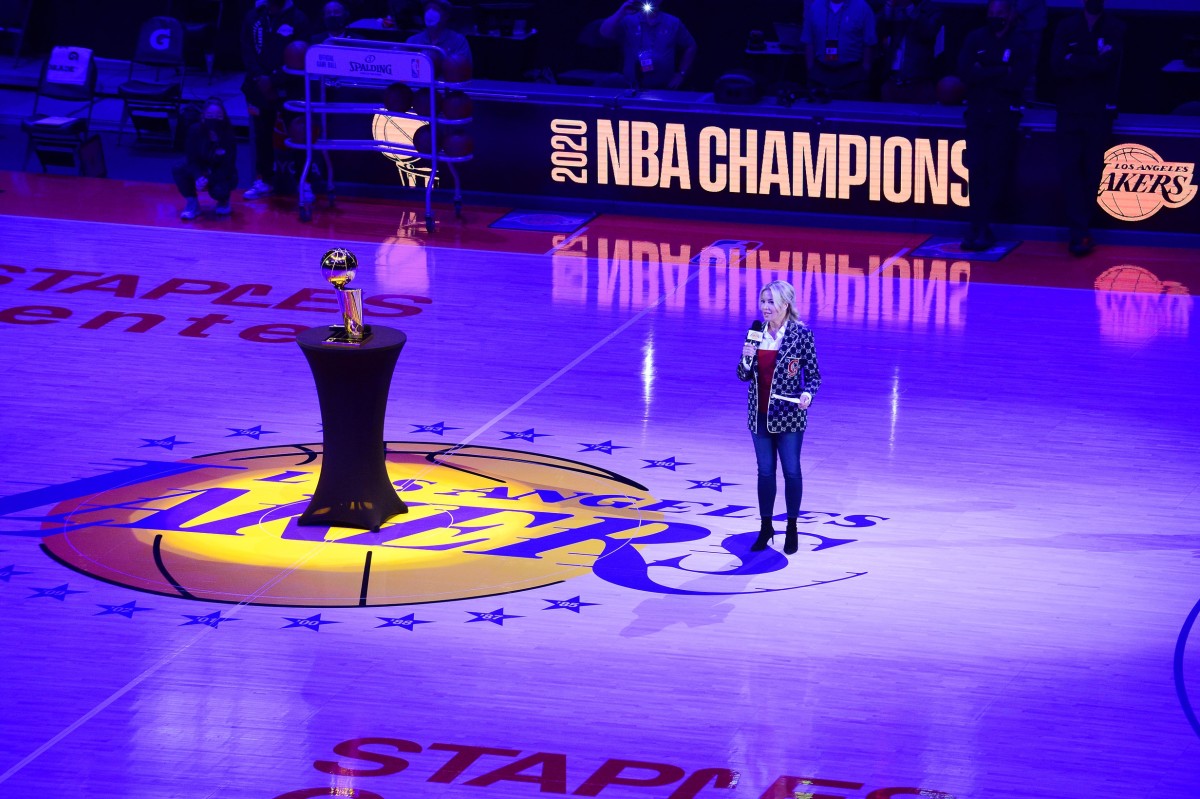 jeanie buss michael jordan