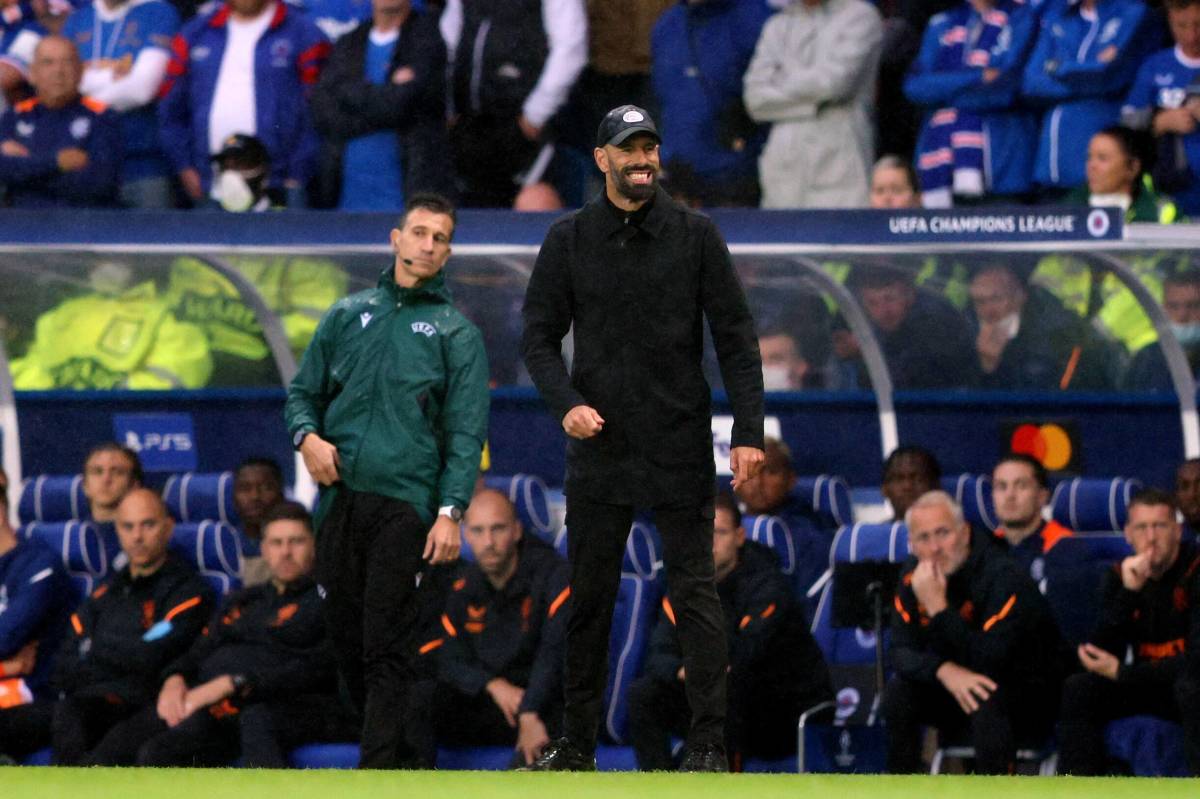 PSV Eindhoven manager Ruud van Nistelrooy pictured on the touchline during his side's Champions League play-off game against Rangers at Ibrox in August 2022