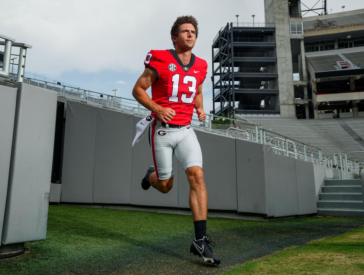 Stetson Bennett runs onto the field at Georgia.