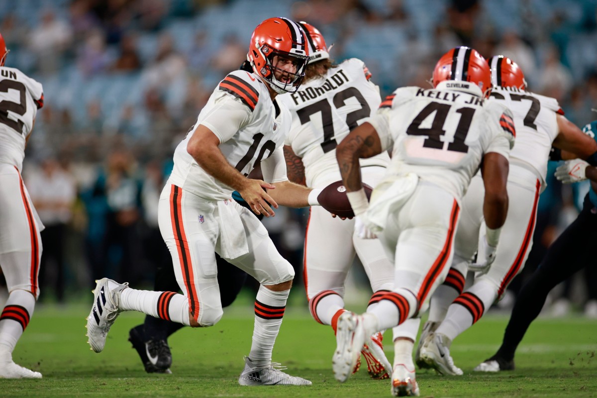 Cleveland Browns quarterback Josh Rosen #19 hands off to running back John Kelly Jr. #41 during the fourth quarter of a preseason NFL game Friday, Aug. 12, 2022 at TIAA Bank Field in Jacksonville. The Cleveland Browns defeated the Jacksonville Jaguars 24-13. [Corey Perrine/Florida Times-Union] Jacksonville Jaguars 2022 Cleveland Browns First Home Pre Season Scrimmage Second Scrimmage Preseason