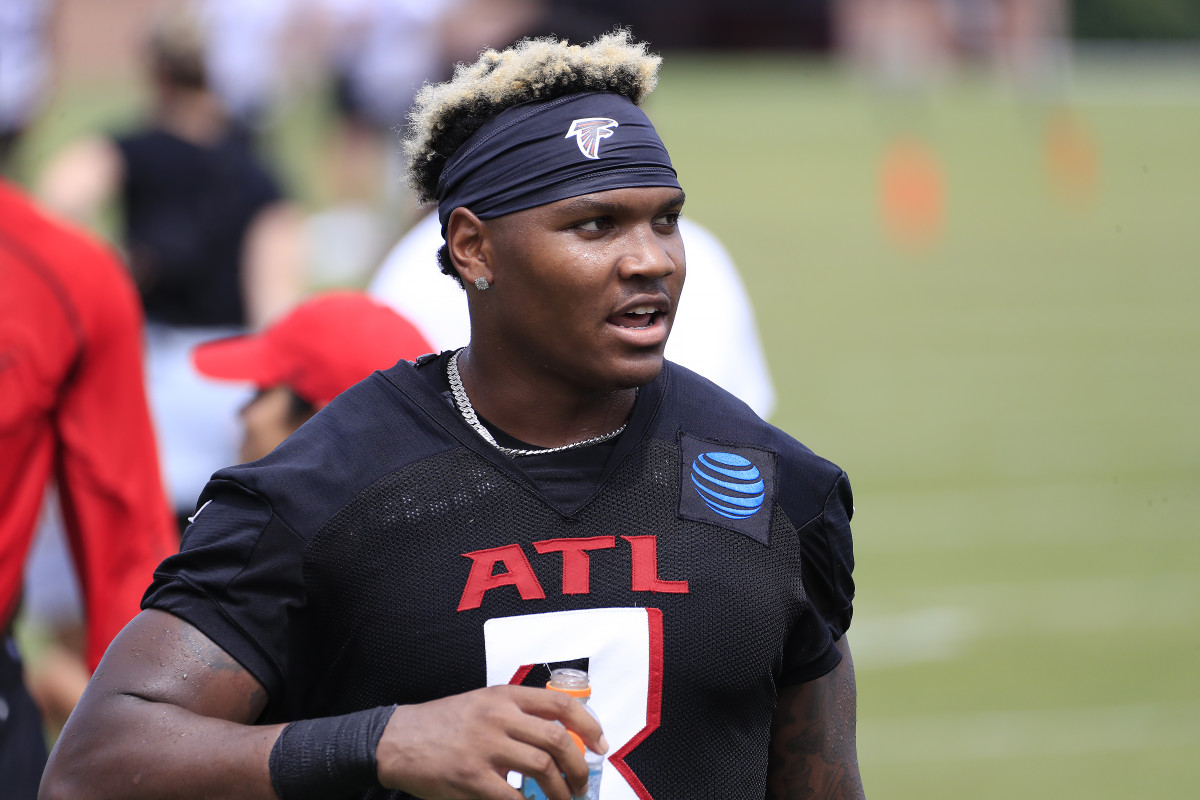 Atlanta Falcons LB Mykal Walker to Have Green Dot on Helmet Sports