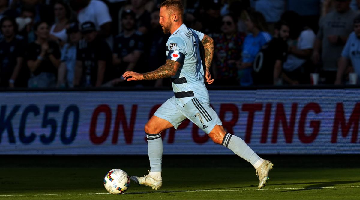 Jul 30, 2022; Kansas City, Kansas, USA; Sporting Kansas City forward Johnny Russell (7) controls the ball during the first half against Austin FC at Children’s Mercy Park.