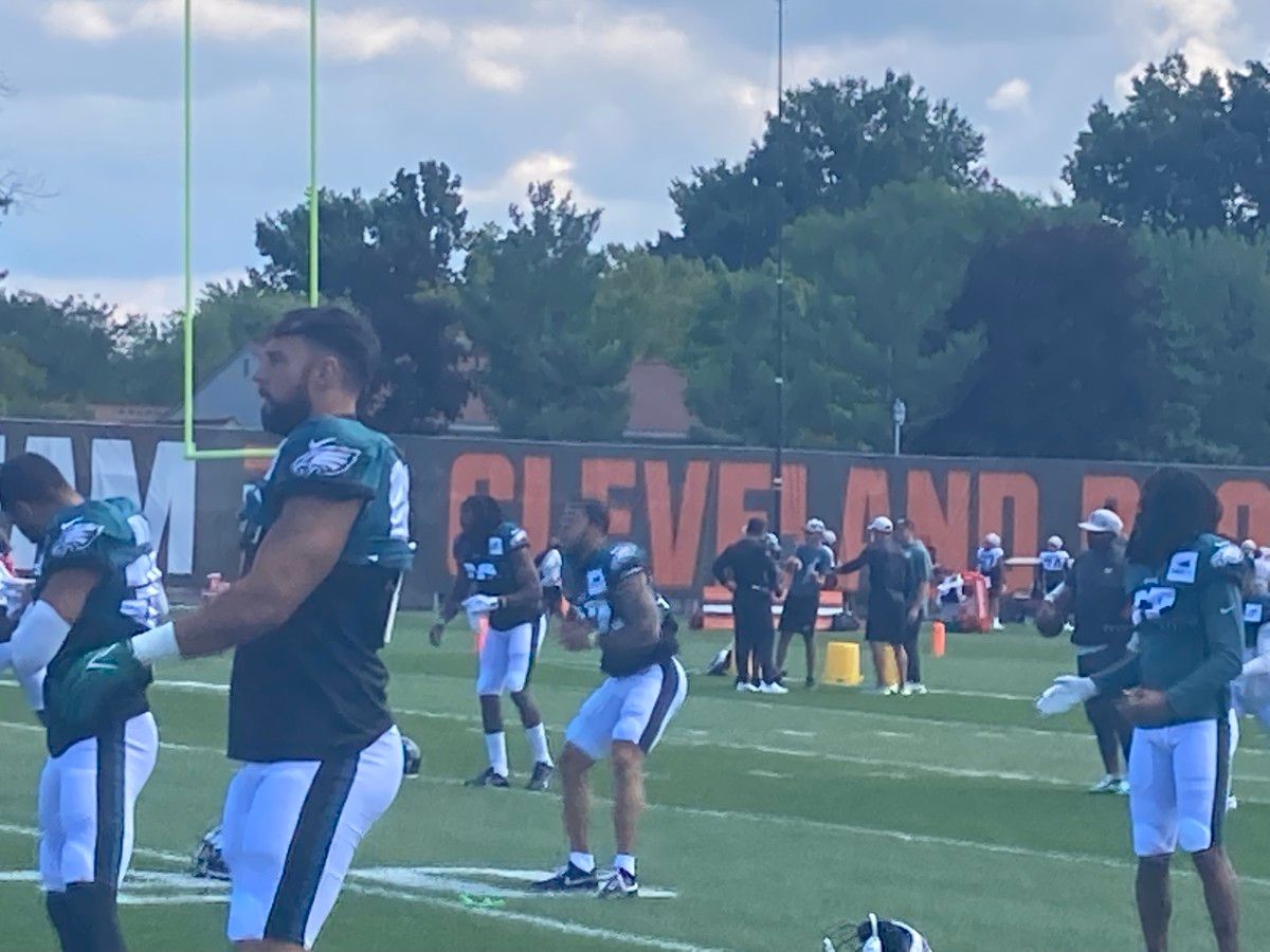 Marcus Epps (center) readies for joint practices with Browns