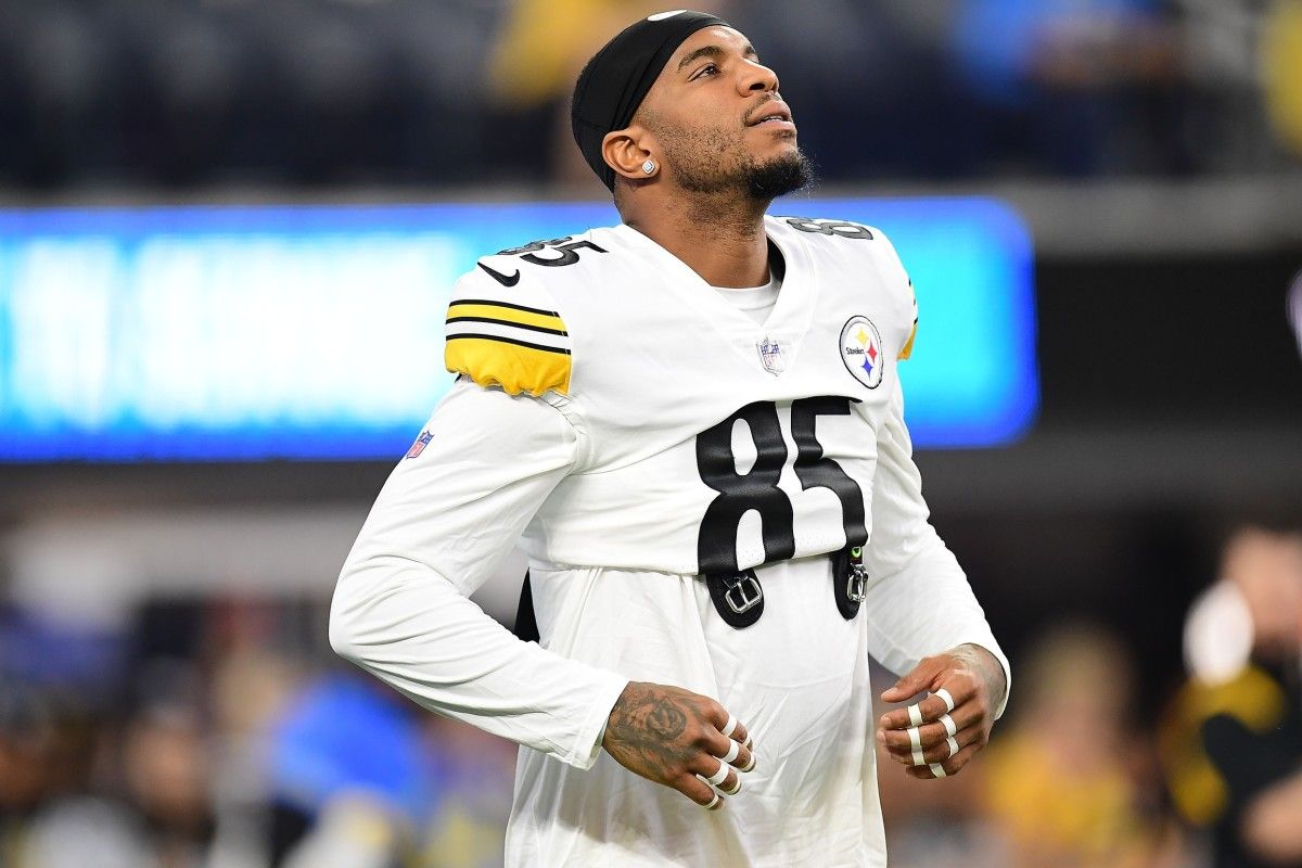 Is TE Eric Ebron Interested in Joining the Panthers? - Vimarsana News