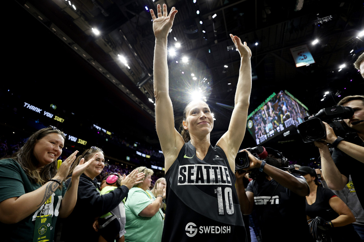 Sue Bird waves to the crowd at her final regular-season home game in Seattle.