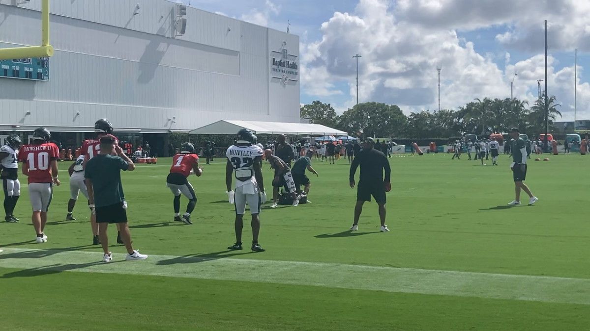 Eagles QBs drill on Day 1 vs. Dolphins