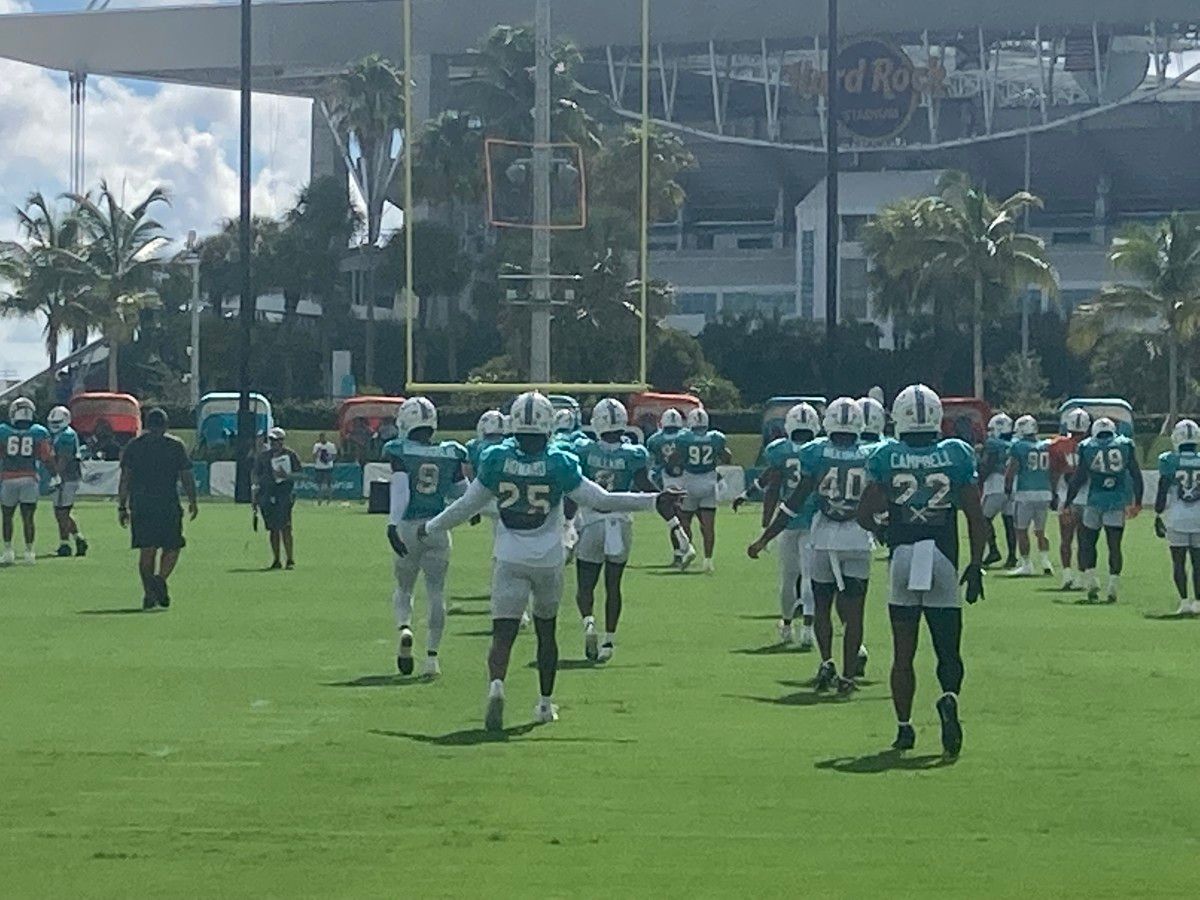 Miami players, including No. 25 Xavien Howard, get loose prior to joint practices with Eagles