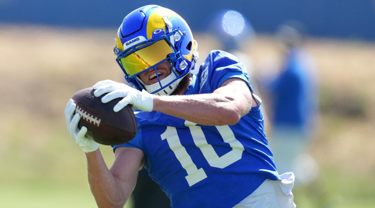 Jun 7, 2022; Thousand Oaks California, USA; Los Angeles Rams receiver Cooper Kupp (10) catches the ball during minicamp at Cal Lutheran University.