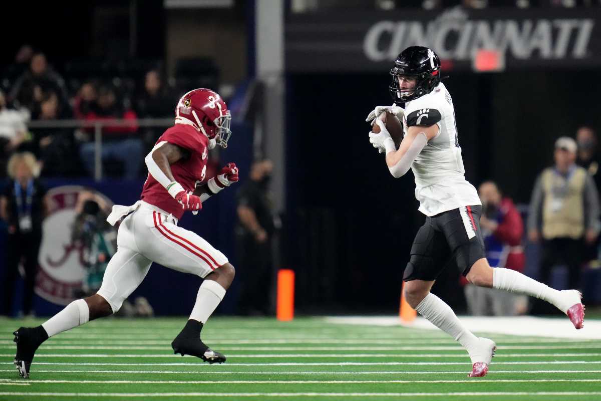 Josh Whyle catches a pass in the 2021 CFP semifinals.