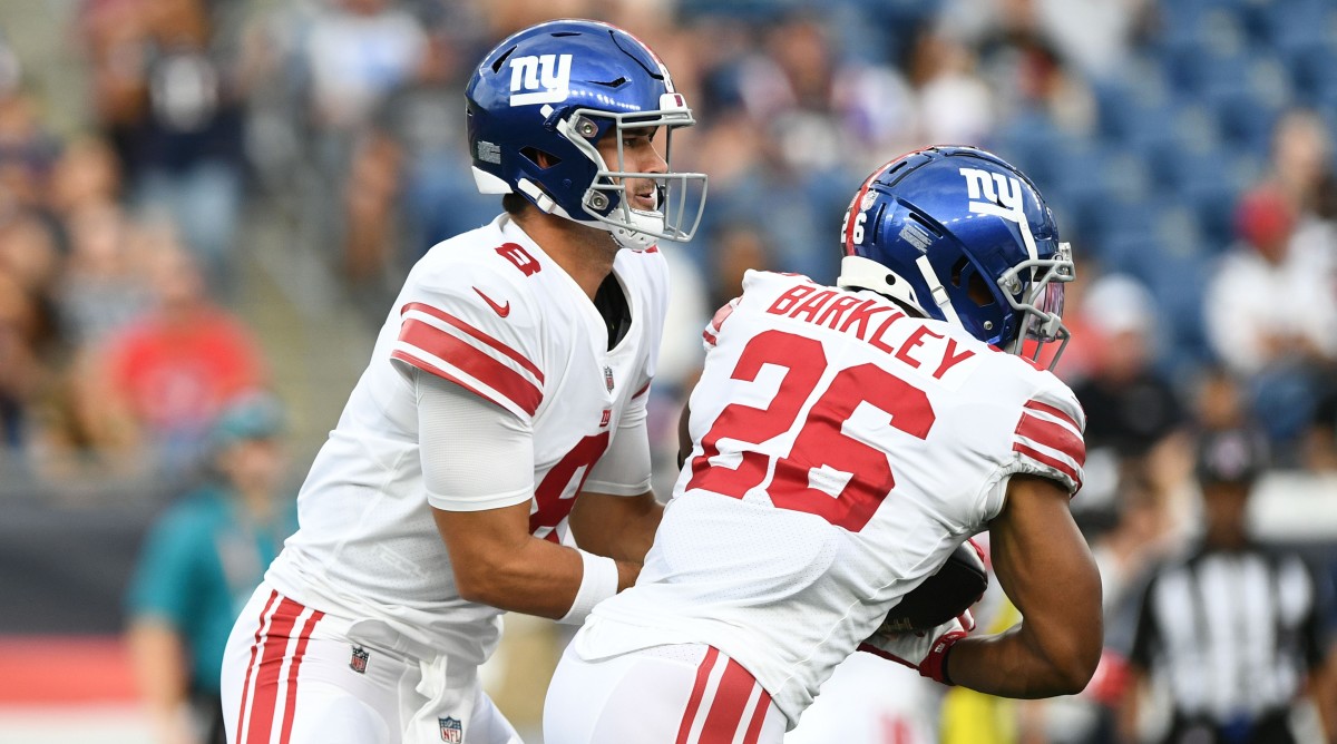 Saquon Barkley receives a handoff from Daniel Jones.