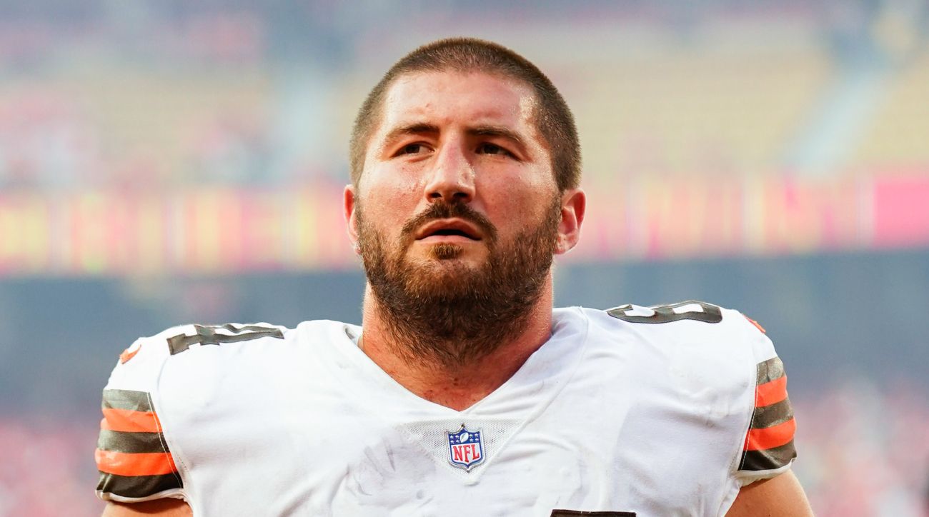 Vikings' O'Connell Says He Never Spoke With JC Tretter About Roster Spot - Vimarsana News