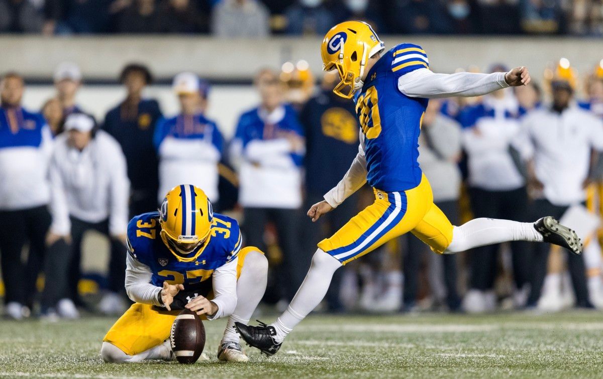 Dario Longhetto kicks a field goal vs. USC in 2021