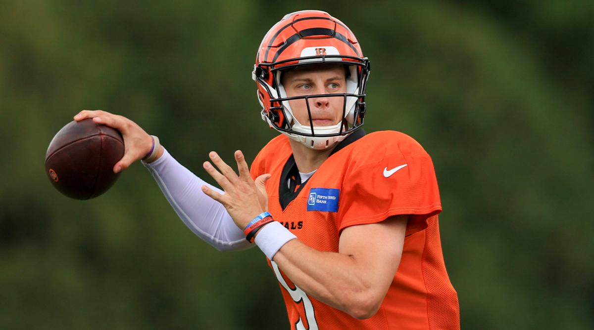 Cincinnati Bengals’ Joe Burrow throws a pass throws a pass during NFL football training camp in Cincinnati, Monday, Aug. 15, 2022.