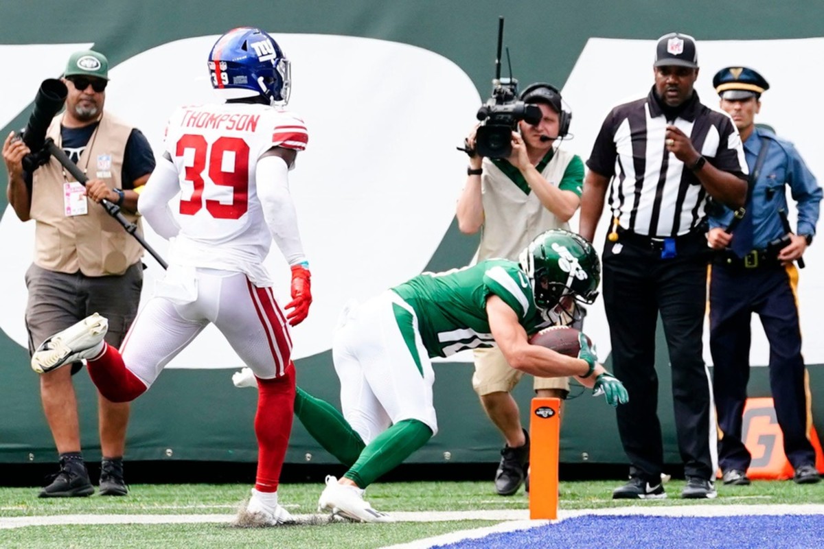 New York Jets wide receiver Braxton Berrios (10) scores a touchdown against the New York Giants in a preseason game at MetLife Stadium on Sunday, August 28, 2022.