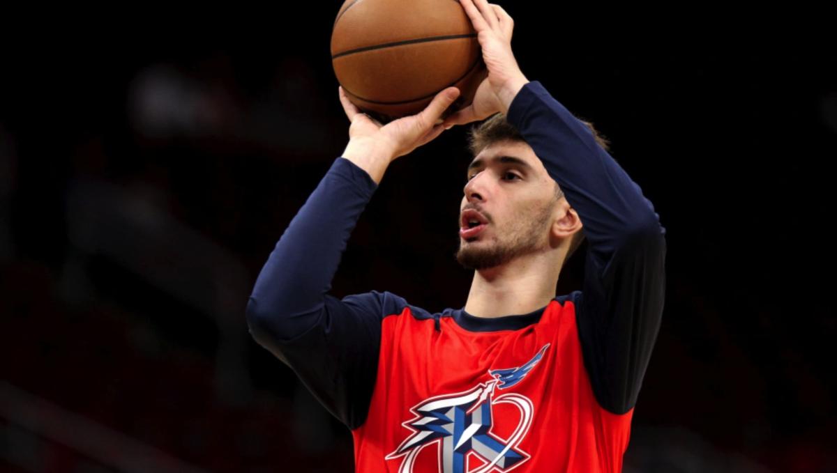 TÜRK GLAMOUR: Houston Rockets’tan Alperin Sengon’un Nikola Jokic’e karşı bir rakibi var