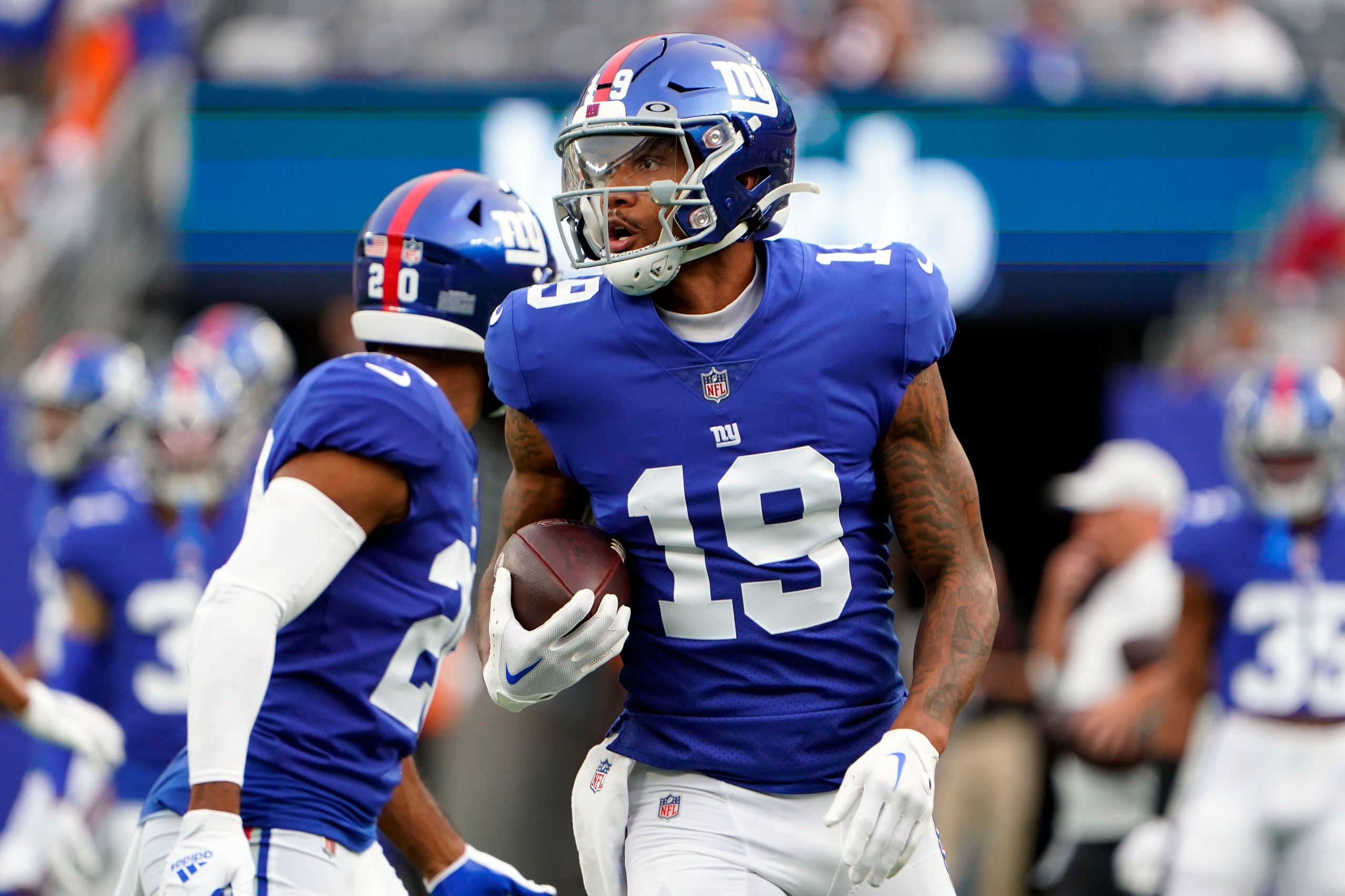 New York Giants wide receiver Kenny Golladay (19) warms up before a preseason game at MetLife Stadium on August 21, 2022, in East Rutherford.