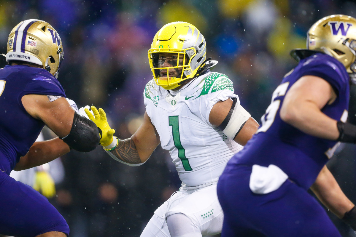 Oregon Football's Players to Watch Who Could Cause Trouble for