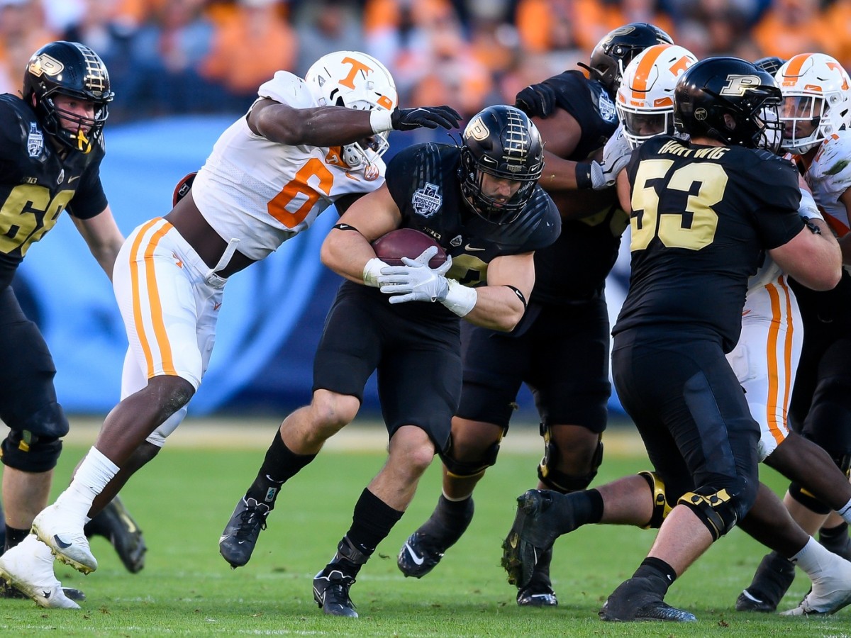 Dec 30, 2021; Nashville, TN, USA; Purdue Boilermakers running back Zander Horvath (40) runs the ball against the Tennessee Volunteers during the first half at Nissan Stadium.