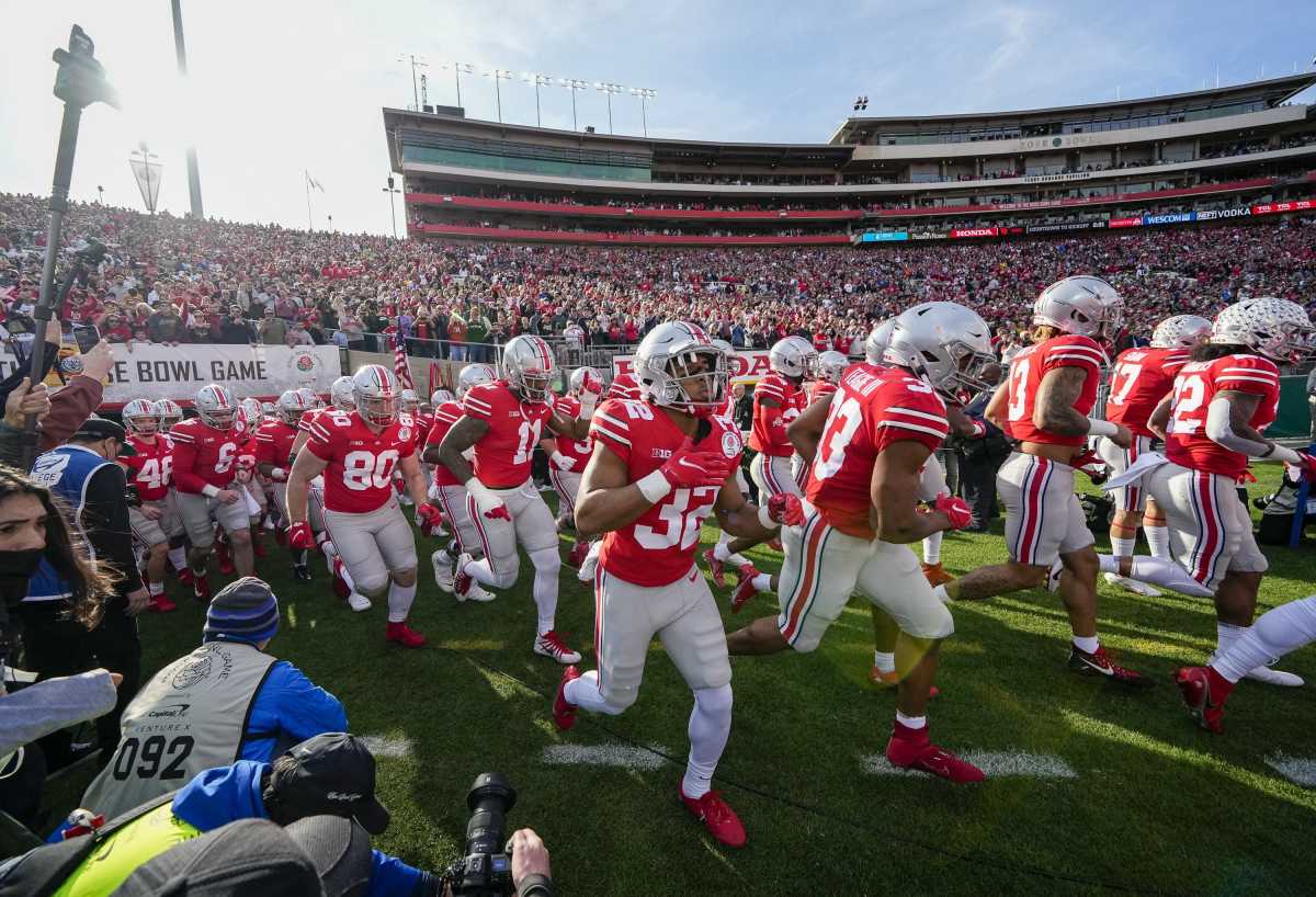 The Ohio State Buckeyes take the field for the Rose Bowl against the Utah Utes in Pasadena, Calif. on Jan. 1, 2022. College Football Rose Bowl