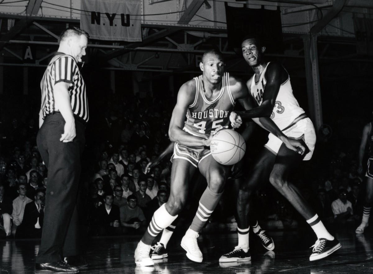 Houston great Elvin Hayes relishes Rockets jersey retirement