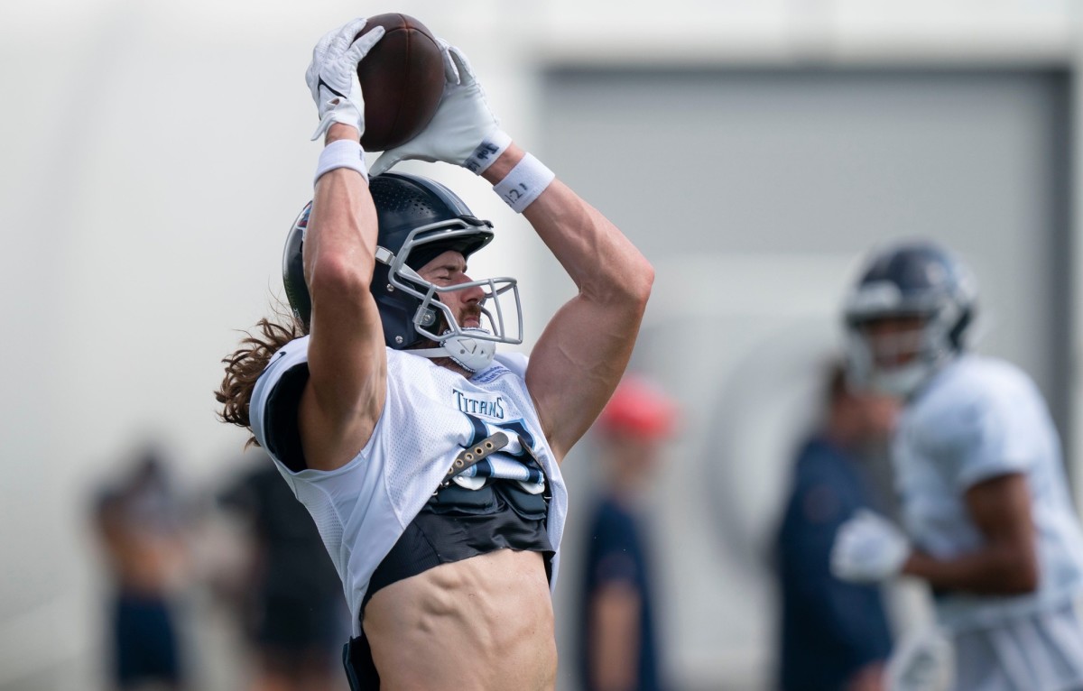 Tennessee Titans wide receiver Cody Hollister (8) pulls in a catch during a training camp practice at Ascension Saint Thomas Sports Park Monday, Aug. 15, 2022, in Nashville, Tenn.